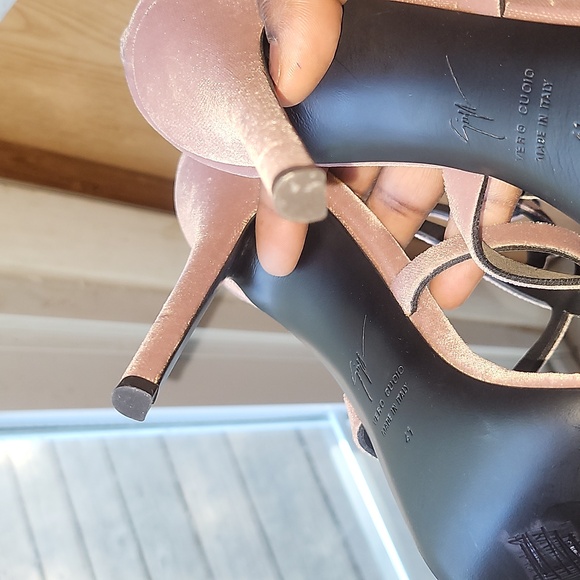 Heels - Picture 6 of 9